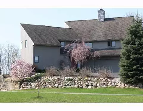7932 Stonehedge Valley Dr, Chelsea, MI 48118 photo 2