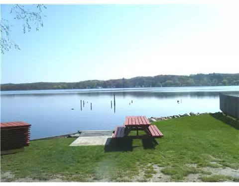 584 Pleasant Dr, Gregory, MI 48137 photo 2