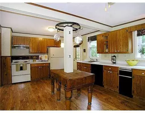 7095 Glencoe Dr, Gregory, MI 48137 photo 4