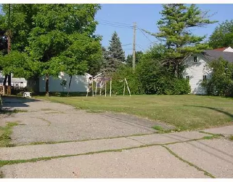 101 S Harris, Saline, MI 48176 photo 2
