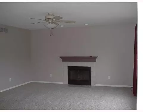 399 E Castlebury Cir, Saline, MI 48176 photo 4