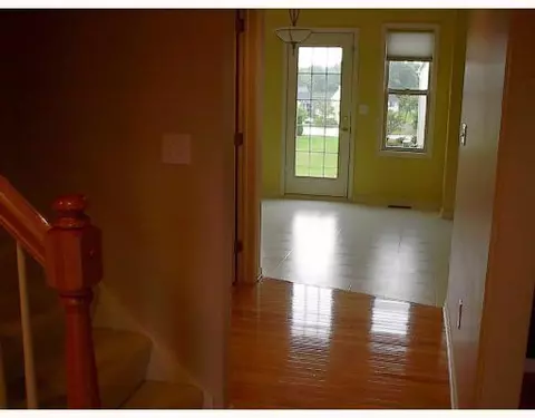 399 E Castlebury Cir, Saline, MI 48176 photo 2