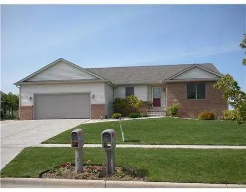 513 Red Maple Dr, Tecumseh, MI 49286 photo 1