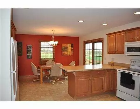 513 Red Maple Dr, Tecumseh, MI 49286 photo 3