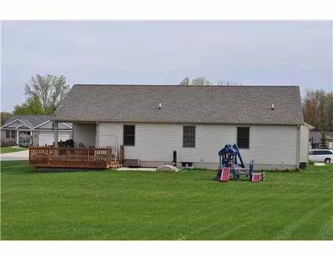 513 Red Maple Dr, Tecumseh, MI 49286 photo 2