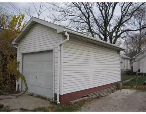 524 E Second, Monroe, MI 48161 photo 2