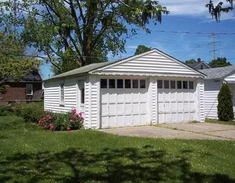 447 Michigan Ave, Monroe, MI 48162 photo 2