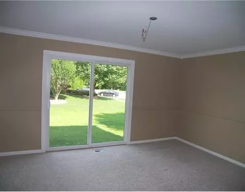 461 Harbour Pointe Dr, Belleville, MI 48111 photo 6