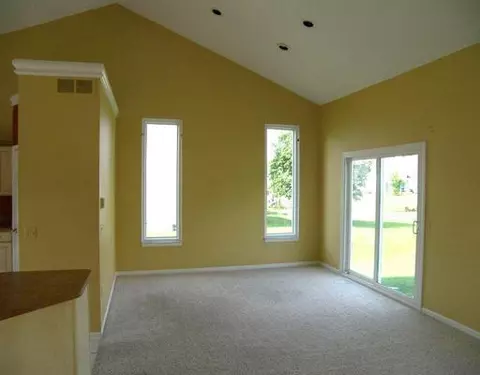 461 Harbour Pointe Dr, Belleville, MI 48111 photo 4
