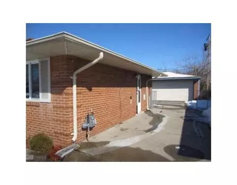 5085 Harding, Wayne, MI 48184 photo 2