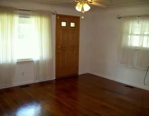 28413 Ecorse, Romulus, MI 48174 photo 4