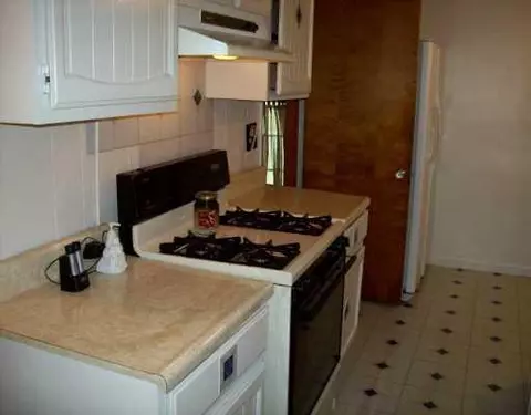 28413 Ecorse, Romulus, MI 48174 photo 6