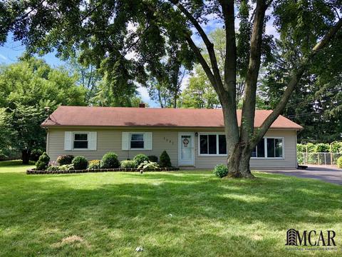 1077 Hackman Dr, Temperance, MI 48182 photo 1