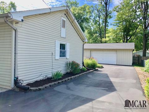 1077 Hackman Dr, Temperance, MI 48182 photo 4