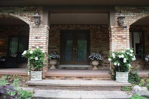 794 Dutton, Rochester Hills, MI 48306 photo 2
