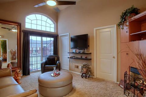 45882 Dutton Dr, Macomb, MI 48044 photo 2