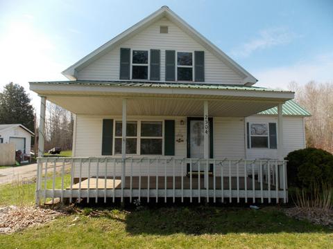 2504 E State St, Cheboygan, MI 49721 photo 1