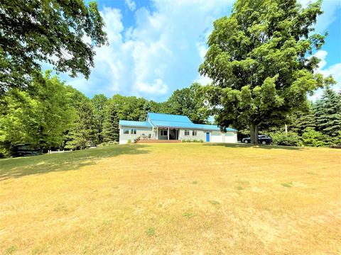 8971 E 12 Rd, Manton, MI 49663 photo 2
