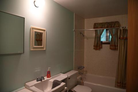 211 Glenhurst Dr, Roscommon, MI 48653 photo 8
