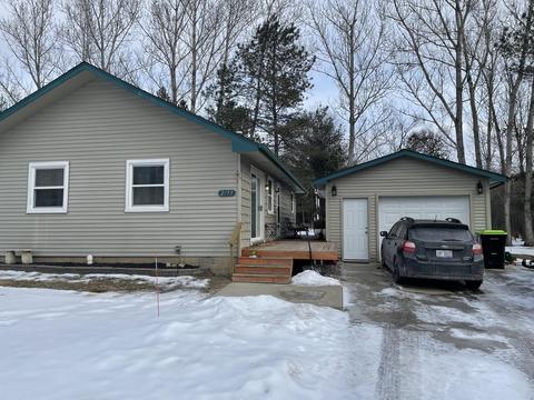 2153 Earl Ct, Gladwin, MI 48624 photo 1