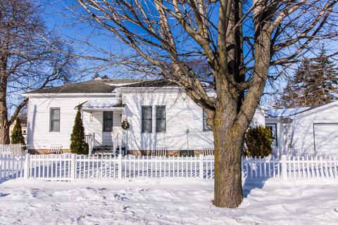 602 Pine St, Cheboygan, MI 49721 photo 3
