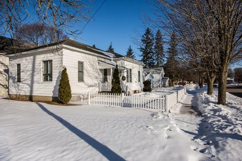 602 Pine St, Cheboygan, MI 49721 photo 1