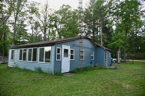 6554 Robin Dr, Harrison, MI 48625 photo 5