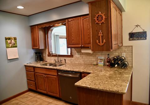 208 Lakeview Dr, Roscommon, MI 48653 photo 5