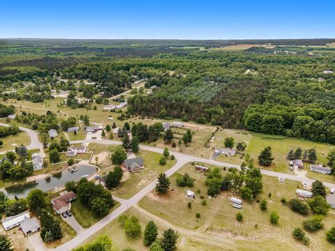 627 Gitchegumee Dr, Buckley, MI 49620 photo 23