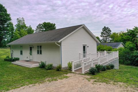 7685 Summit St, Alanson, MI 49706 photo 1