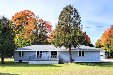 440 Forest View St, Vanderbilt, MI 49795 photo 2