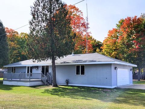 440 Forest View St, Vanderbilt, MI 49795 photo 1