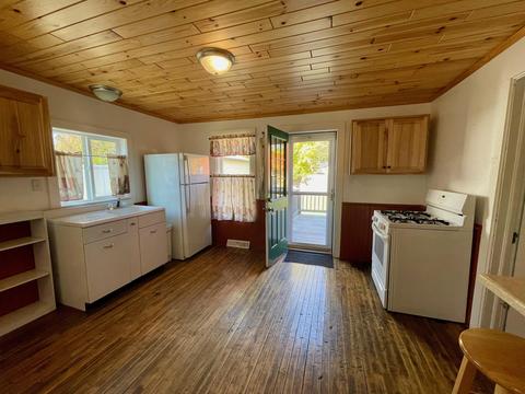 206 Maple St, Grayling, MI 49738 photo 2