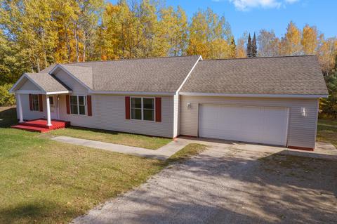 8564 Littlefield Ln, Alanson, MI 49706