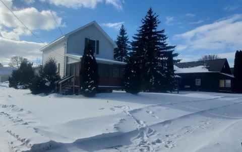 506 E State St, Cheboygan, MI 49721 photo 2