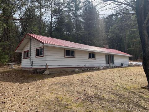 421 Wynes St, Mio, MI 48647