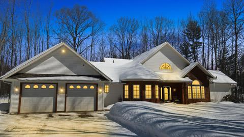 957 Holly Lane Gaylord Mi 49735 Ln, Gaylord, MI 49735