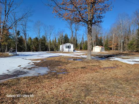 349 Country Ct, Houghton Lake, MI 48629