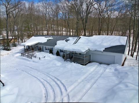 14331435 E Heart Lake Drive Gaylord Mi 49735 Dr, Gaylord, MI 49735