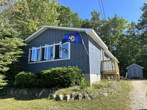 507 Lakeside Drive Mackinaw City Mi 49701 Dr, Mackinaw City, MI 49701