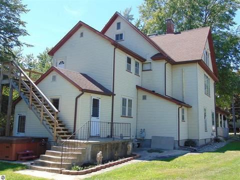 215 S Jeffery Ave, Ithaca, MI 48847 photo 2