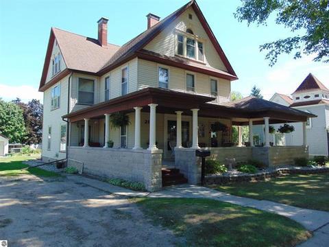 215 S Jeffery Ave, Ithaca, MI 48847 photo 1