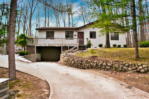 109 Kinkella Dr, Roscommon, MI 48653