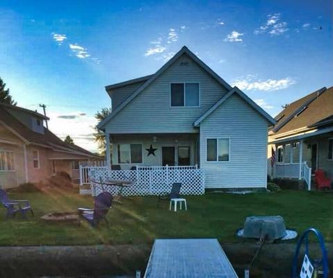 213 Bayshore Dr, Houghton Lake, MI 48629