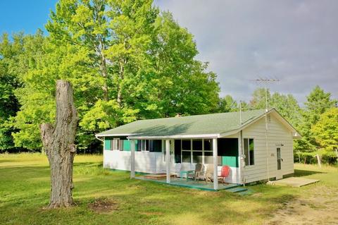 10104 Maple Valley Road Gladwin Mi 48624 Rd, Gladwin, MI 48624