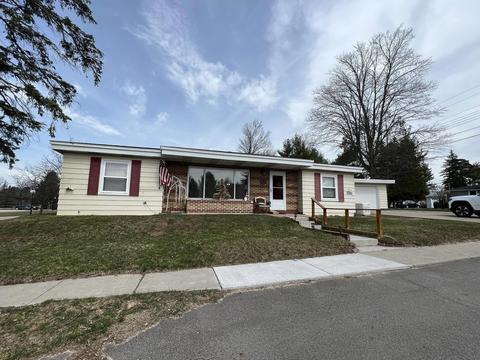 101 S 6th St, Roscommon, MI 48653