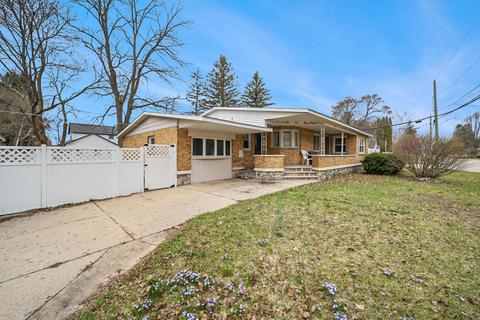 107 N Hazel Avenue Gaylord Mi 49735, Gaylord, MI 49735