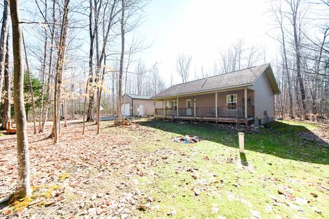 1999 Bear Paw Ln, Cheboygan, MI 49721