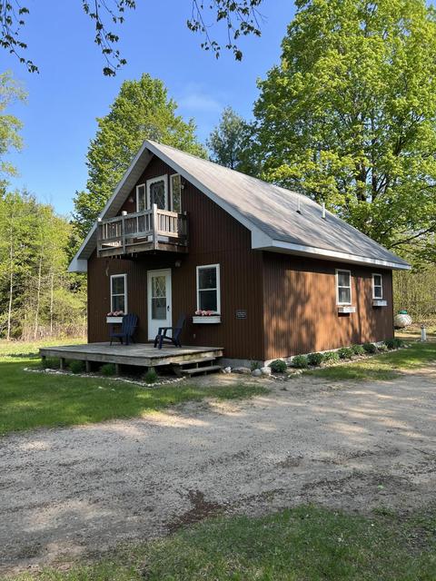 7796 Finnegan Rd, Johannesburg, MI 49751