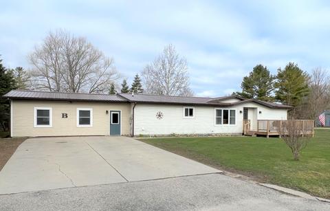 429 N Eastern Ave, Cheboygan, MI 49721